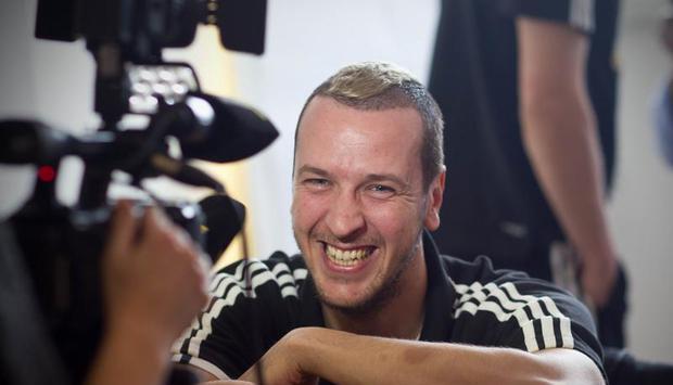 Nationalspieler Pascal Hens stellt sich in den Dienst der Mannschaft. Foto: Jens Wolf Nationalspieler Pascal Hens stellt sich in den Dienst der Mannschaft. Foto: Jens Wolf