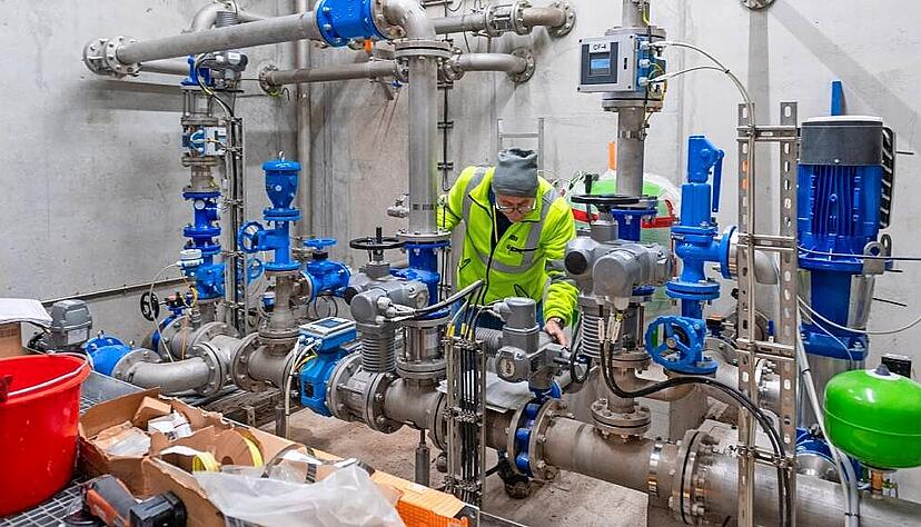 An der Druckerh&ouml;hungsanlage f&uuml;r das L&ouml;schwasser im neuen Portalgeb&auml;ude werden ebenfalls Restarbeiten erledigt.