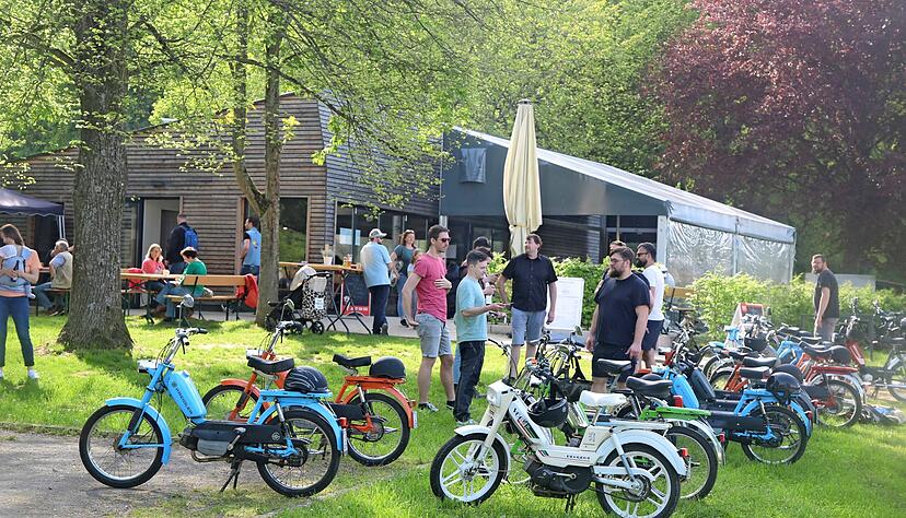 Mit Rädern oder zu Fuß: Der Seekiosk "Lago 15" am Elsenzer See hat an den bisher wenigen warmen Tagen schon guten Zuspruch erlebt.