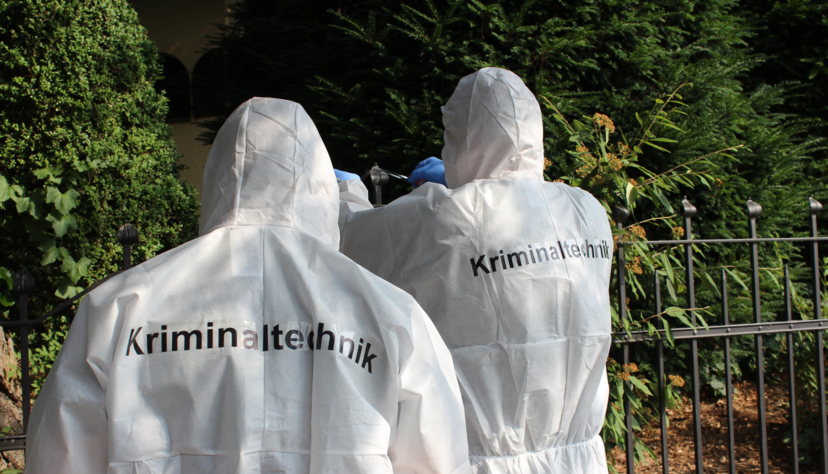 Die Kriminaltechniker sichern vor Ort Spuren. Foto: Kinkopf Die Kriminaltechniker sichern vor Ort Spuren. Foto: Kinkopf