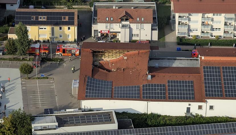 Die Luftaufnahme der Feuerwehr zeigt das Ausma&szlig; des Einsturzes.