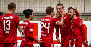 Wirklich viel zu jubeln hatte der FC Memmingen in der unterbrochenen Saison nicht: Das Team steht in der Regionalliga auf einem Abstiegsplatz. Foto: imago images/Eibner Wirklich viel zu jubeln hatte der FC Memmingen in der unterbrochenen Saison nicht: Das Team steht in der Regionalliga auf einem Abstiegsplatz. Foto: imago images/Eibner