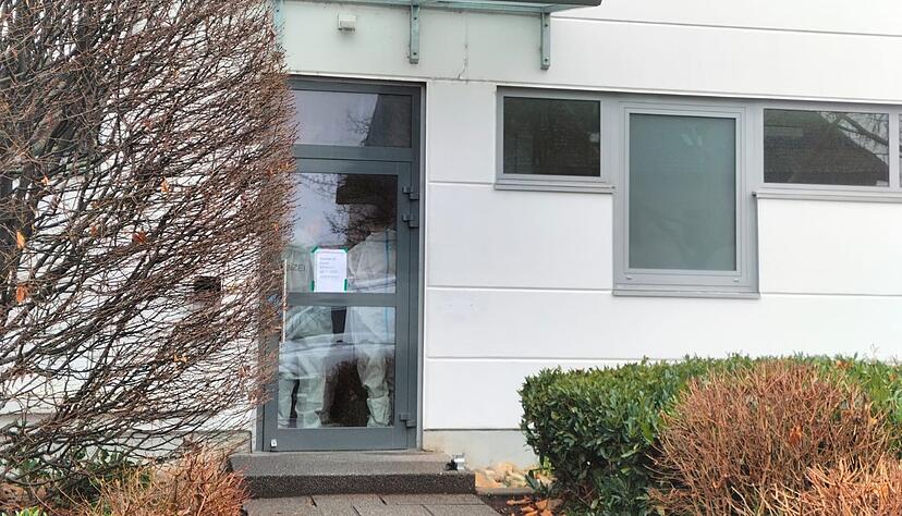Die Spurensicherung ist bei der Firma Hänel in Bad Friedrichshall eingetroffen.