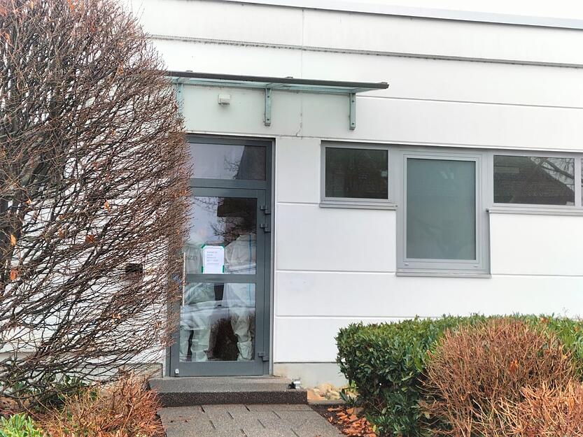 Die Spurensicherung ist bei der Firma Hänel in Bad Friedrichshall eingetroffen.
