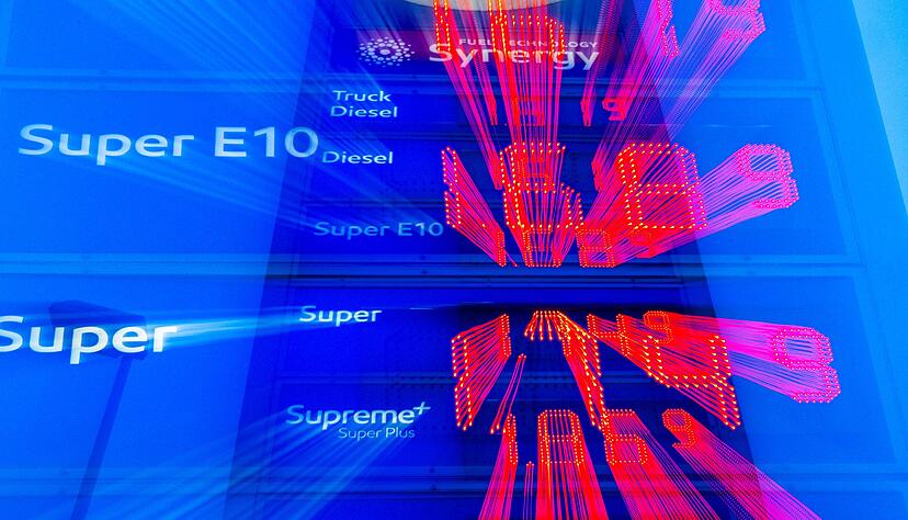 Nach Angaben des ADAC halten die starken Preisschwankungen der Spritpreise im Tagesverlauf weiter an. Nach Angaben des ADAC halten die starken Preisschwankungen der Spritpreise im Tagesverlauf weiter an.