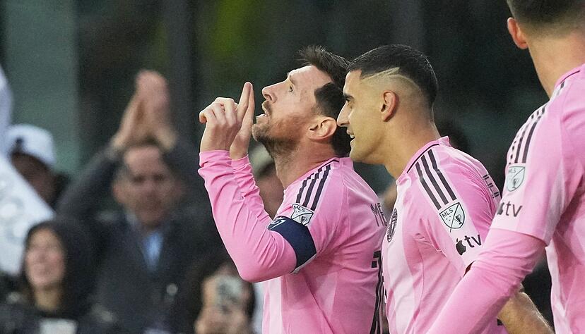 Messi jubelt nach seinem 1:0.