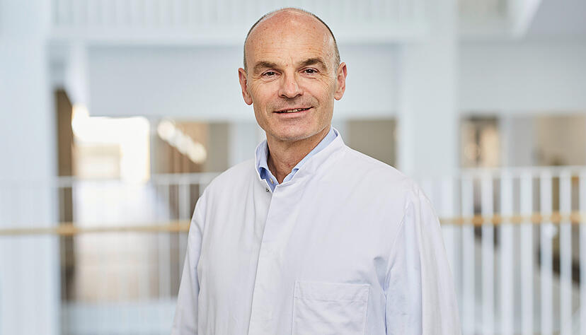 Der Onkologe Uwe Martens ist Klinikdirektor an den SLK-Kliniken Heilbronn und Mitgründer des Molit-Instituts. Der Onkologe Uwe Martens ist Klinikdirektor an den SLK-Kliniken Heilbronn und Mitgründer des Molit-Instituts.