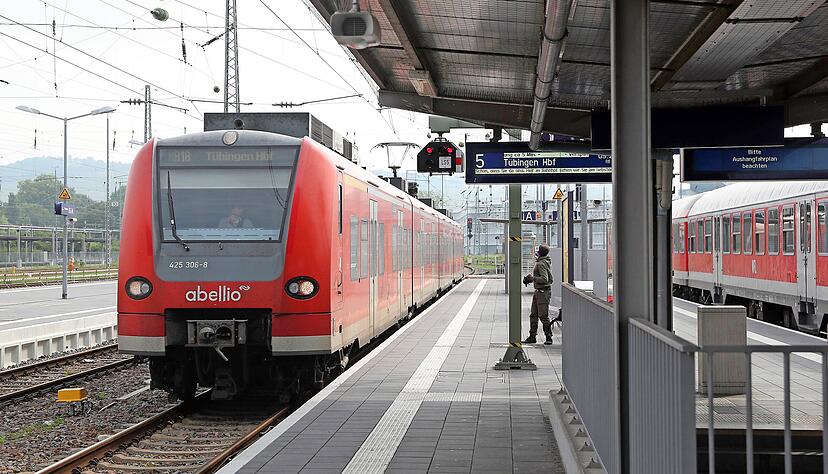 Abellio fährt seit kurzem von Heilbronn direkt nach Tübingen. Kritiker sehen die lange Strecke vor allem als Quelle für Verspätungen.
Foto: Andreas Veigel