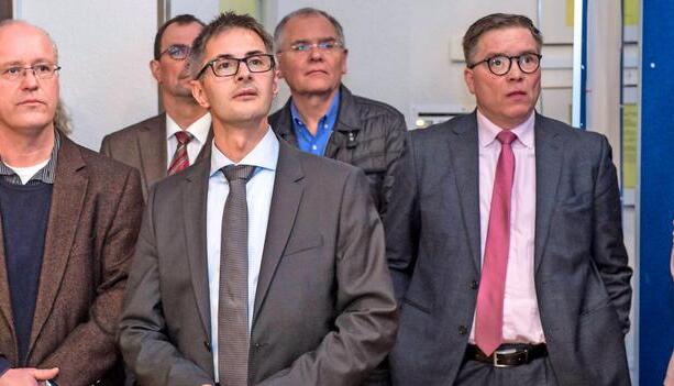 Ulrich Heckmann (r.) hat nach seiner Wahl für Verwirrung gesorgt. Foto: Ulrich Heckmann (r.) hat nach seiner Wahl für Verwirrung gesorgt. Foto: