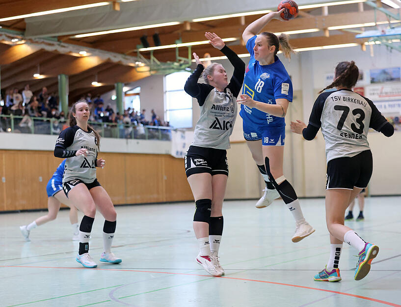 Handball Oberliga Damen TSV Bönnigheim - TSV Birkenau, Sina Häberlen am Ball