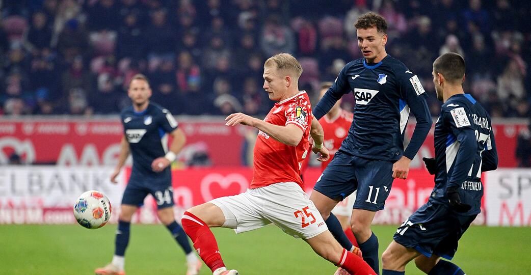 Hanche-Olsen köpfte ins eigene Tor.