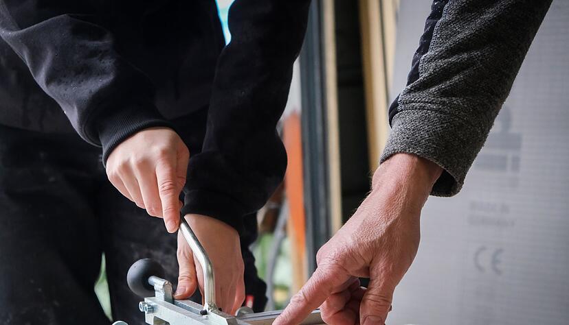 Im FHJ können Teilnehmende, verschiedene Berufe, Betriebe und die Zusammenarbeit dort kennenlernen.