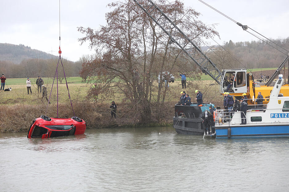 Bergung gesunkenes Auto bei Gundelsheim