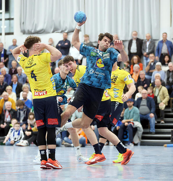 3. Handball Bundesliga TSB Heilbronn Horkheim - Rhein-Neckar Löwen 2, Niklas Matusik am Ball