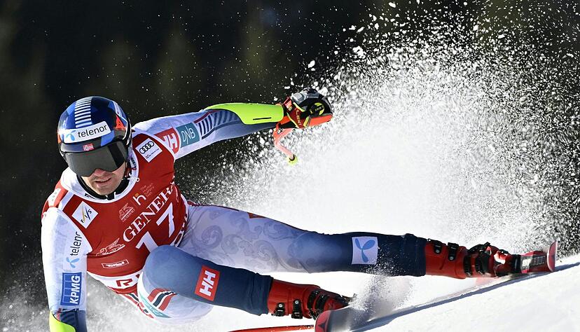 Der Norweger Adrian Smiseth Sejersted rettete sich im Super-G von Kitzb&uuml;hel spektakul&auml;r.