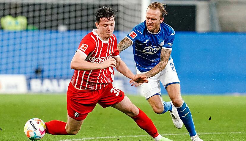 Halt, stehengeblieben: Hoffenheims Kevin Vogt (rechts) am Sonntagabend im Duell mit Freiburgs Michael Gregoritsch.
Foto: dpa Halt, stehengeblieben: Hoffenheims Kevin Vogt (rechts) am Sonntagabend im Duell mit Freiburgs Michael Gregoritsch.
Foto: dpa