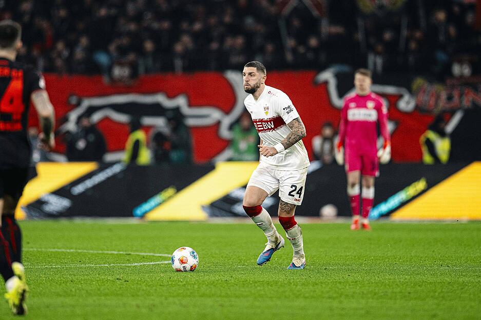 Jeff Chabot: Starker Auftritt, der sogar das Matth&auml;us-Lob forcierte. Chabot war pr&auml;sent, zweikampfstark und sorgte mit einer Gr&auml;tsche f&uuml;r die Empfehlung zur Nationalmannschaft. Nach etwas mehr als einer Stunde dann einen Schritt zu sp&auml;t. Die Folge: Elfmeter f&uuml;r Leverkusen. Note: 3