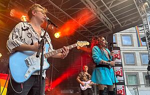 Dragqueen Marcella Rockefeller trat im Anschluss an die Parade auf dem Marktplatz auf. Dragqueen Marcella Rockefeller trat im Anschluss an die Parade auf dem Marktplatz auf.