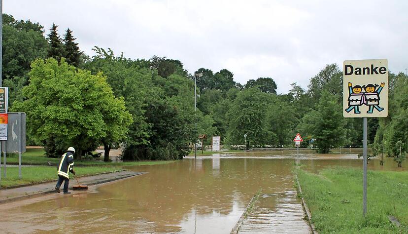Kein Durchkommen gab es wegen Hochwasser an der Jesser-Mühle in Richtung Gochsen. Foto: Agentur Kochertal