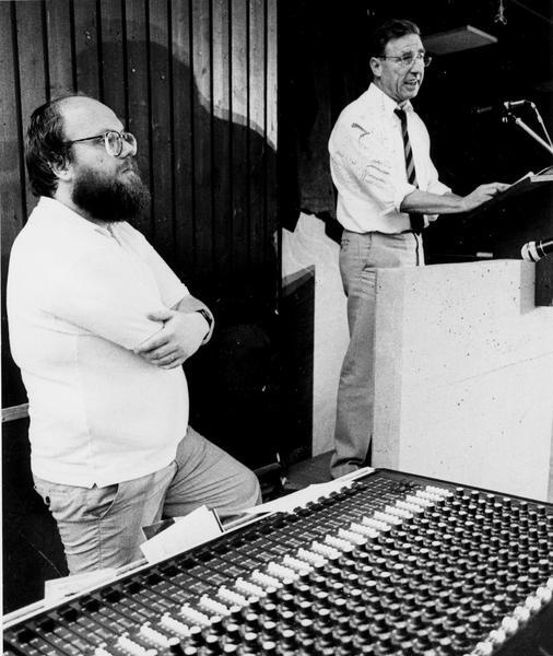 Zusammengestellt von Archiv und Dokumentation der Heilbronner Stimme 

4.7.1986. Oberbürgermeister Dr. Manfred Weinmann, Gaffenberg-Oberonkel und Jugendpfarrer Otto Friedrich eröffnen gemeinsam die ersten Kulturtage auf dem Gaffenberg in Heilbronn