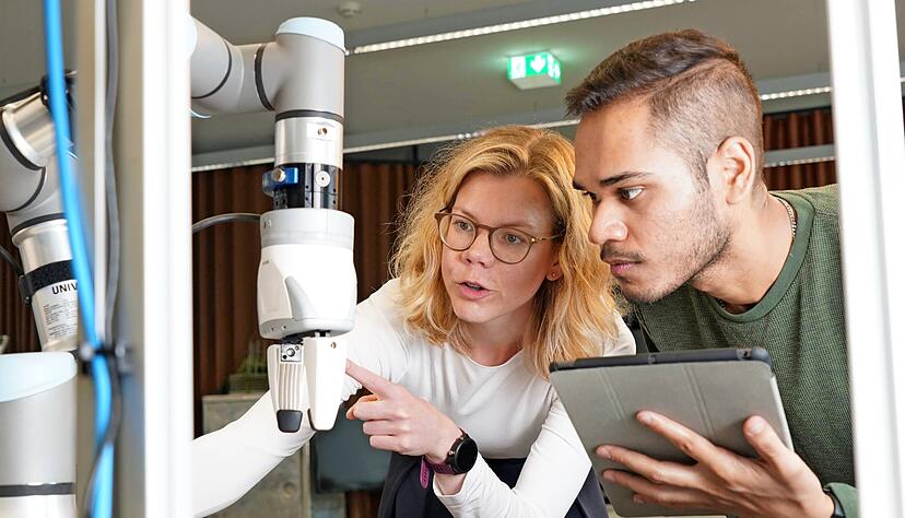 Einen Greifarm mit K&uuml;nstlicher Intelligenz ausstatten? Eine von vielen Ideen, die ein Gesch&auml;ftsmodell der Zukunft erm&ouml;glichen. Die Campus Founders starten f&uuml;r solche und &auml;hnliche Ans&auml;tze ihr Inkubatorprogramm AI Founders.