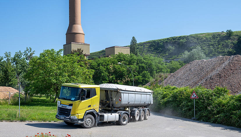 Drei bis vier Lastwagen machen sich in den zwei Wochen der Pfingstferien pro Stunde auf den Weg nach Heilbronn. Sie pendeln in der Zeit von 7 bis 17 Uhr.