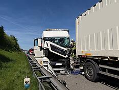 Auf der A6 kam es am Freitag zu einem schweren Lkw-Unfall.