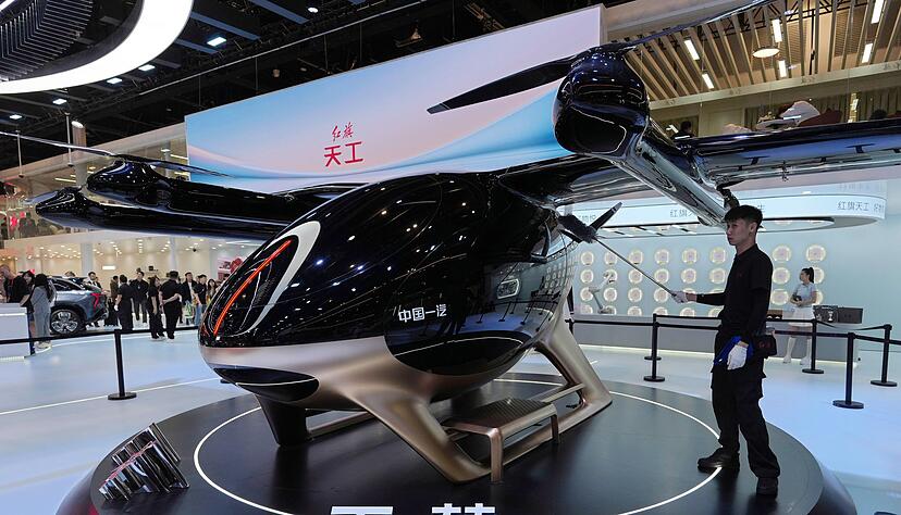 Die Idee vom Flugauto gibt es schon lange - und auch auf der Messe in Peking ist sie pr&auml;sent.