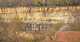 Eine schöne Kombination als alter Schlossanlage und Steinbruch: Heimatreporter Egon Groß hat das Motiv eingefangen und auf Meine.Stimme eingestellt.
Foto: privat Eine schöne Kombination als alter Schlossanlage und Steinbruch: Heimatreporter Egon Groß hat das Motiv eingefangen und auf Meine.Stimme eingestellt.
Foto: privat