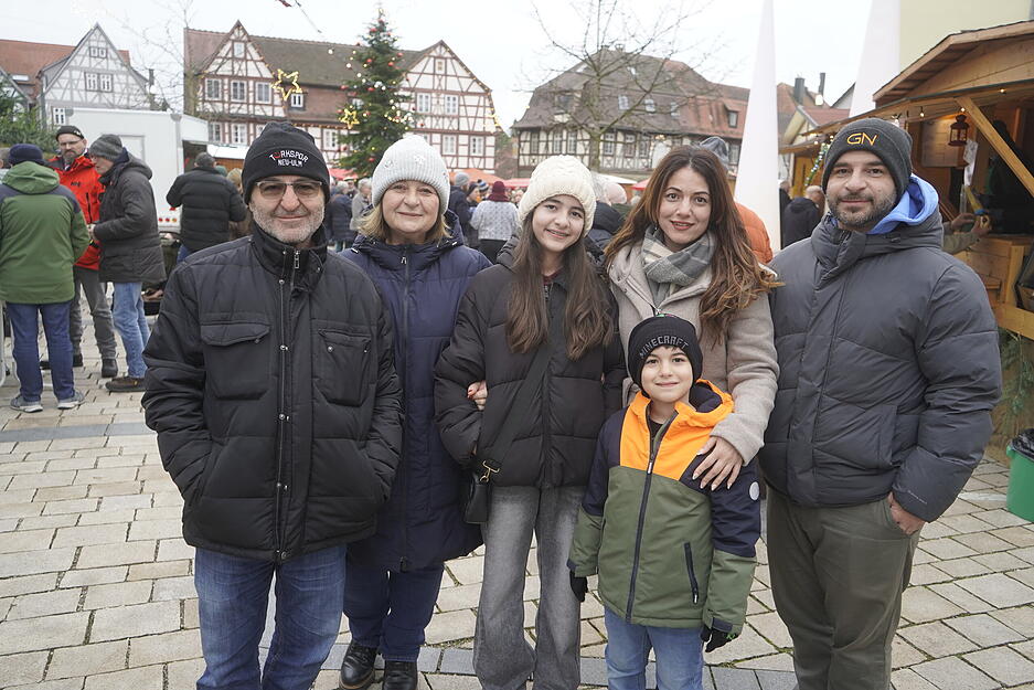 Stadtweihnacht als Treffpunkt für Familien, Freunde und Besucher. Stadtweihnacht als Treffpunkt für Familien, Freunde und Besucher.