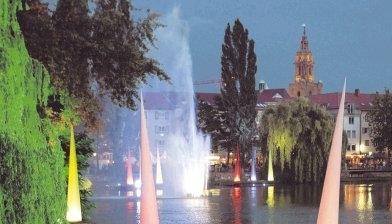 Die Lichteffekte und die Buntheit machen den Reiz des Lichterfestes am alten Neckar aus. In den zur&uuml;ckliegenden Wochen wurde kontrovers &uuml;ber die Fortsetzung des Festes diskutiert. Jetzt zeichnet sich eine umsetzbare L&ouml;sung ab.Foto: Archiv/Veigel