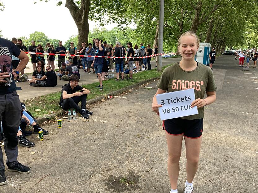 Stimmung bei Fans vor dem Ärzte-Konzert in Heilbronn Stimmung bei Fans vor dem Ärzte-Konzert in Heilbronn
