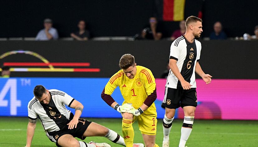 Die deutsche Nationalmannschaft um Niklas Süle, Marc-André ter Stegen und Joshua Kimmich (l-r) verlor deutlich gegen Japan.