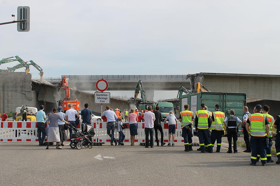 Brücken-Sprengung auf der A6