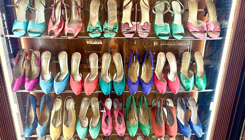 Imelda Marcos besa&szlig; Schuhe in allen Formen und Farben.