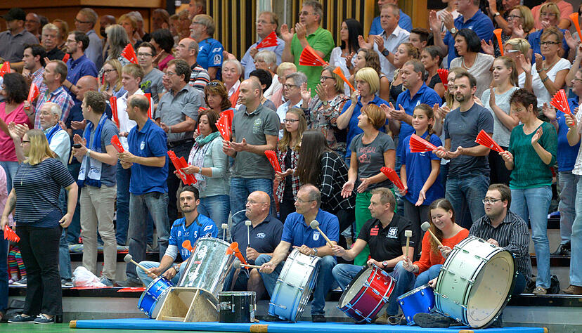 Saisonauftakt vor vollem Haus: Zum ersten Ligaspiel der Zweitliga-Saison 2015/2016 gegen die DJK/MJC Trier kommen 1000 Fans in die Ballei. Auch Petra Oezel ist damals mit dabei.