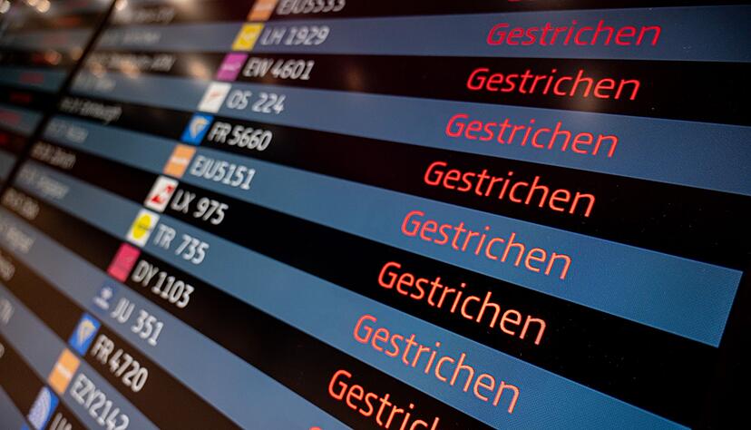 Nichts geht mehr: Am Hauptstadtflughafen Berlin-Brandenburg sind wegen des Warnstreiks des Sicherheitspersonals am Montag rund 200 Abfl&uuml;ge gestrichen worden.