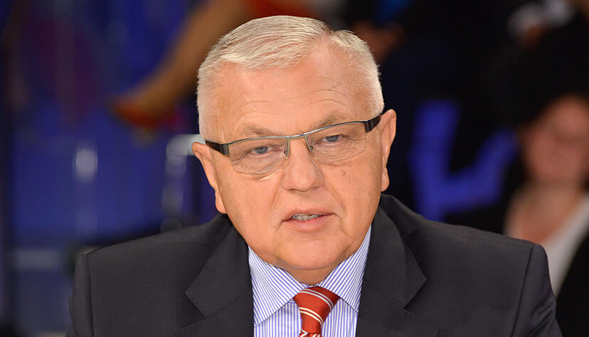 ARCHIV - 03.09.2014, Berlin: Harald Kujat, ehemaliger Generalinspekteur der Bundeswehr, aufgenommen während der ZDF-Talksendung «Maybrit Illner». (zu dpa «Pensionierter General wird Chefkontrolleur von Heckler & Koch») Foto: Karlheinz Schindler/dpa-Zentralbild/dpa +++ dpa-Bildfunk +++ ARCHIV - 03.09.2014, Berlin: Harald Kujat, ehemaliger Generalinspekteur der Bundeswehr, aufgenommen während der ZDF-Talksendung «Maybrit Illner». (zu dpa «Pensionierter General wird Chefkontrolleur von Heckler & Koch») Foto: Karlheinz Schindler/dpa-Zentralbild/dpa +++ dpa-Bildfunk +++