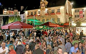 Rund ums Heilbronner Rathaus wird 2021 nicht in Massen gefeiert, wie 2020 gibt es die "Weindorf Auslese".
Foto: Archiv/Seidel Rund ums Heilbronner Rathaus wird 2021 nicht in Massen gefeiert, wie 2020 gibt es die "Weindorf Auslese".
Foto: Archiv/Seidel