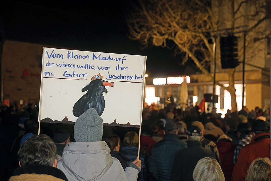 Rund 1000 Teilnehmer bei Demonstration gegen Rechts in Neckarsulm Rund 1000 Teilnehmer bei Demonstration gegen Rechts in Neckarsulm