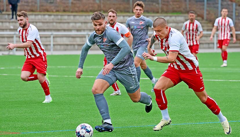 Türkspor-Stürmer Shkemb Miftari (re.) traf am Samstag drei Mal. Dem TSV Berg um Tim Kibler fehlte ein Rezept gegen die Offensivpower. Türkspor-Stürmer Shkemb Miftari (re.) traf am Samstag drei Mal. Dem TSV Berg um Tim Kibler fehlte ein Rezept gegen die Offensivpower.
