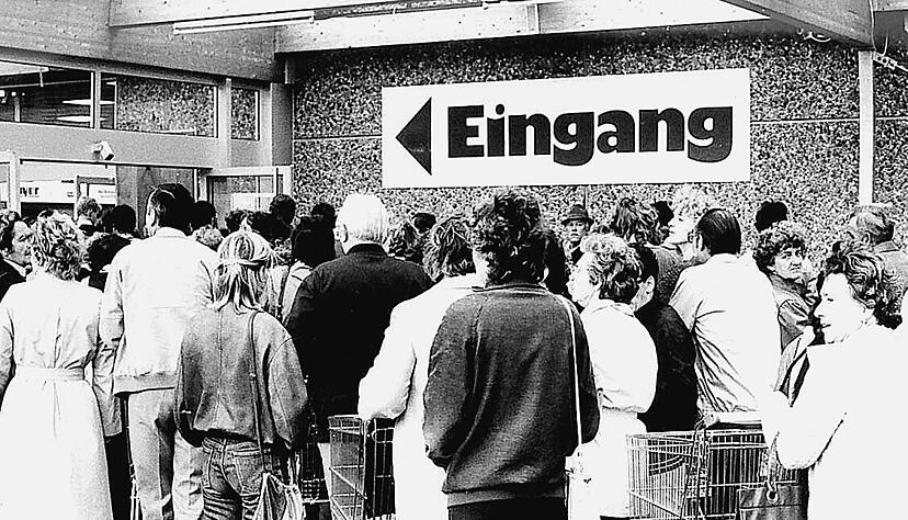 1984 wurde das Kaufland in Neckarsulm eröffnet. Der Besucheransturm übertraf dabei alle Erwartungen. 1984 wurde das Kaufland in Neckarsulm eröffnet. Der Besucheransturm übertraf dabei alle Erwartungen.