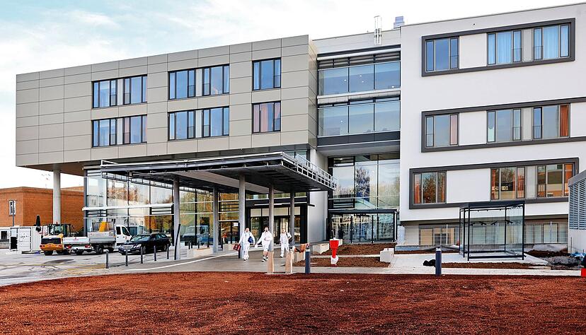 Anfang November wurde der zweite Bauabschnitt des Neubaus am Klinikum am Gesundbrunnen eingeweiht. Jetzt sind in einem Teil des Gebäudekomplexes Wasserschäden aufgetreten. Anfang November wurde der zweite Bauabschnitt des Neubaus am Klinikum am Gesundbrunnen eingeweiht. Jetzt sind in einem Teil des Gebäudekomplexes Wasserschäden aufgetreten.