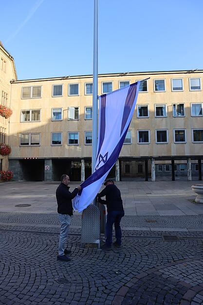 Israel-Flagge vor dem Rathaus Heilbronn hängt wieder Israel-Flagge vor dem Rathaus Heilbronn hängt wieder