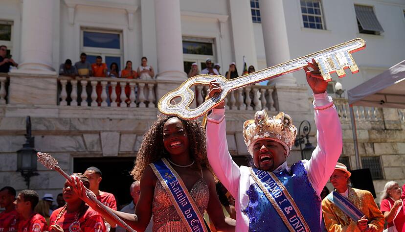 Mit der &Uuml;bergabe des Stadtschl&uuml;ssels beginnt der Karneval in Rio de Janeiro.