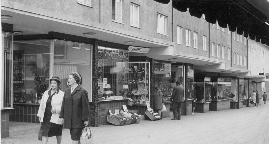 Die Heilbronner genie&szlig;en 1963 ihre Passage f&uuml;r einen Einkaufsbummel.