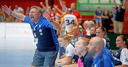"Wirf ihn doch rein!" Thomas Zeitz haderte mit der Chancenverwertung seines Teams. Fotos: Ralf Seidel