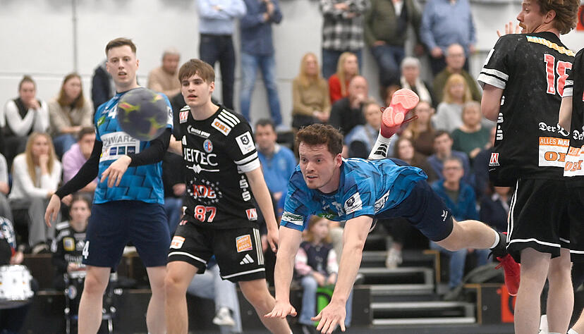 Zuletzt gab es f&uuml;r den TSB Horkheim (hier Yannik Polifka, Mitte) eine deftige Bauchlandung gegen den HC Erlangen II.