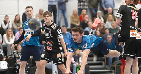 Zuletzt gab es für den TSB Horkheim (hier Yannik Polifka, Mitte) eine deftige Bauchlandung gegen den HC Erlangen II. Zuletzt gab es für den TSB Horkheim (hier Yannik Polifka, Mitte) eine deftige Bauchlandung gegen den HC Erlangen II.