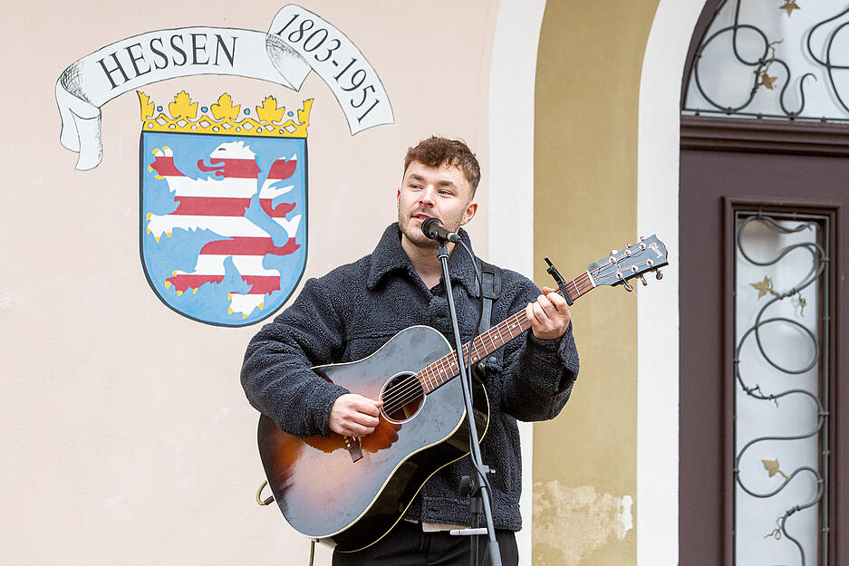 Der aus Bad Wimpfen stammenden Musikers Julian Pf&ouml;rtner, der durch die Sendung &ldquo;The Voice of Germany&rdquo; bekannt wurde, trat auf der Demo auf.